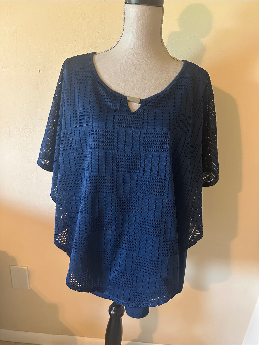 Zach and Rachel 2x Women’s Navy Blue Keyhole Overlay Top